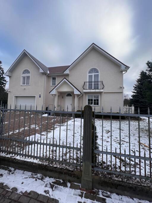 Friendly House In *